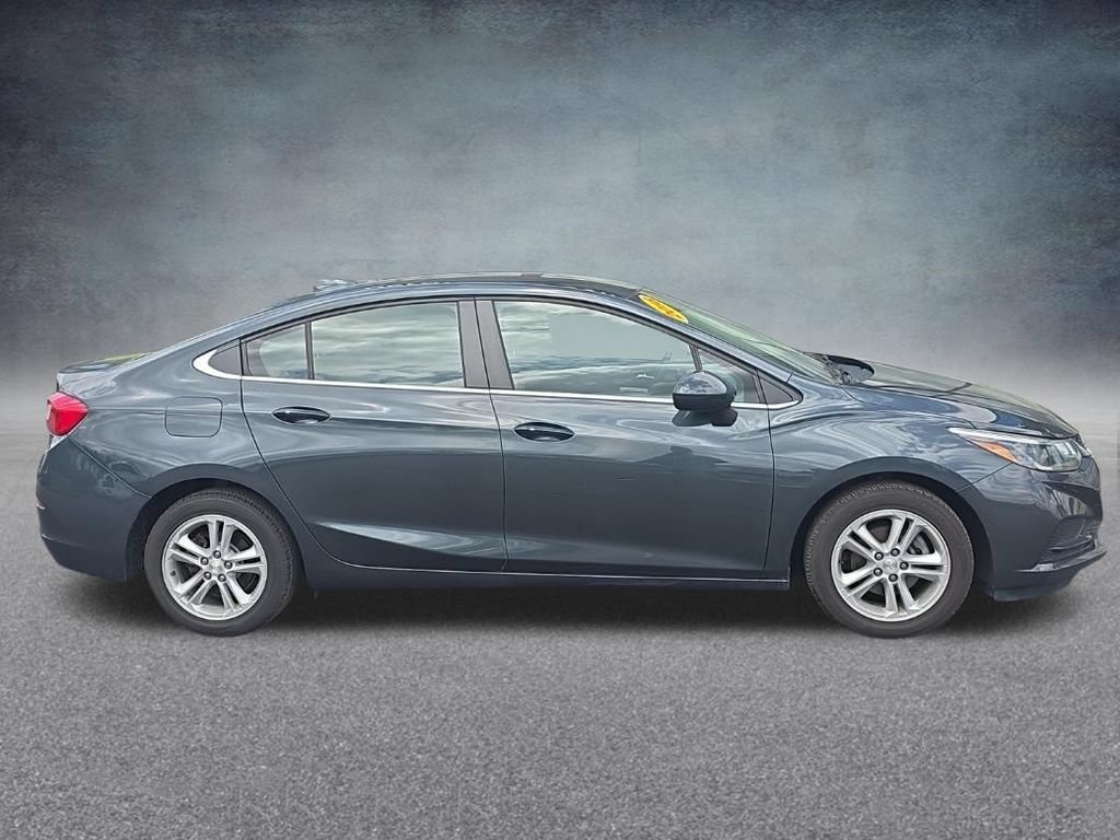 Used 2018 Chevrolet Cruze LT w/ LT Convenience Package FWD image 8