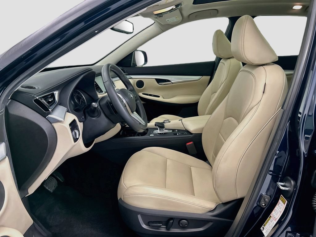 Used 2019 INFINITI QX50 Luxe w/ Navigation Package FWD image 18