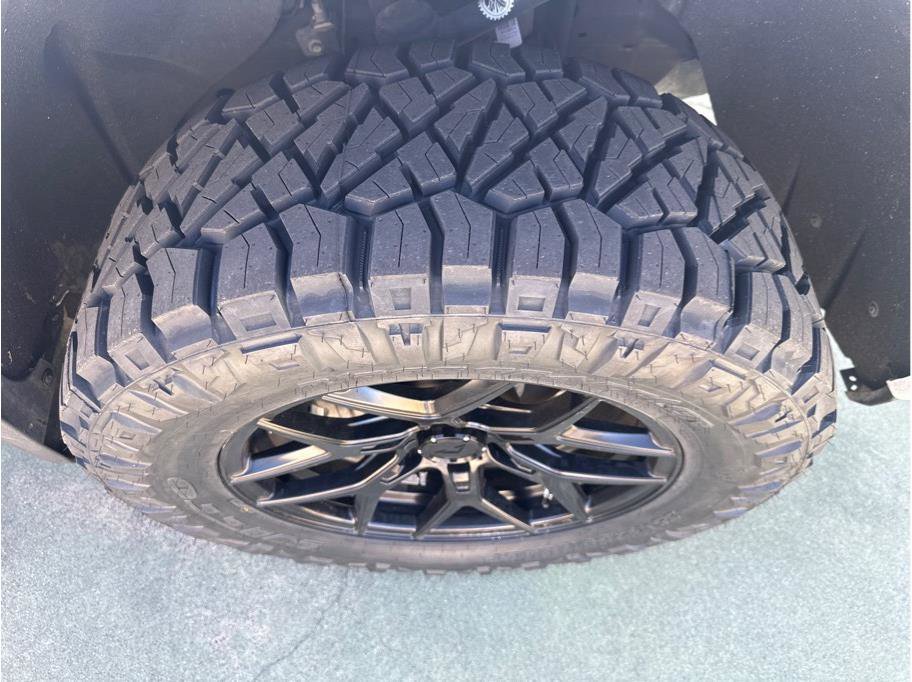 Used 2019 Chevrolet Silverado 1500 High Country w/ Technology Package AWD/4WD image 11