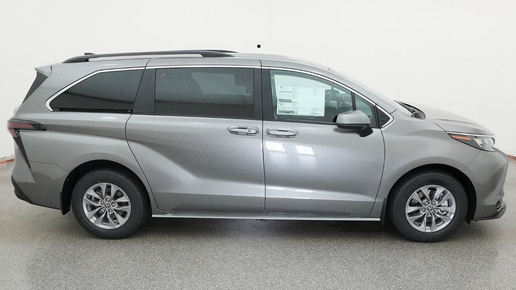 New 2026 Toyota Sienna LE FWD image 14