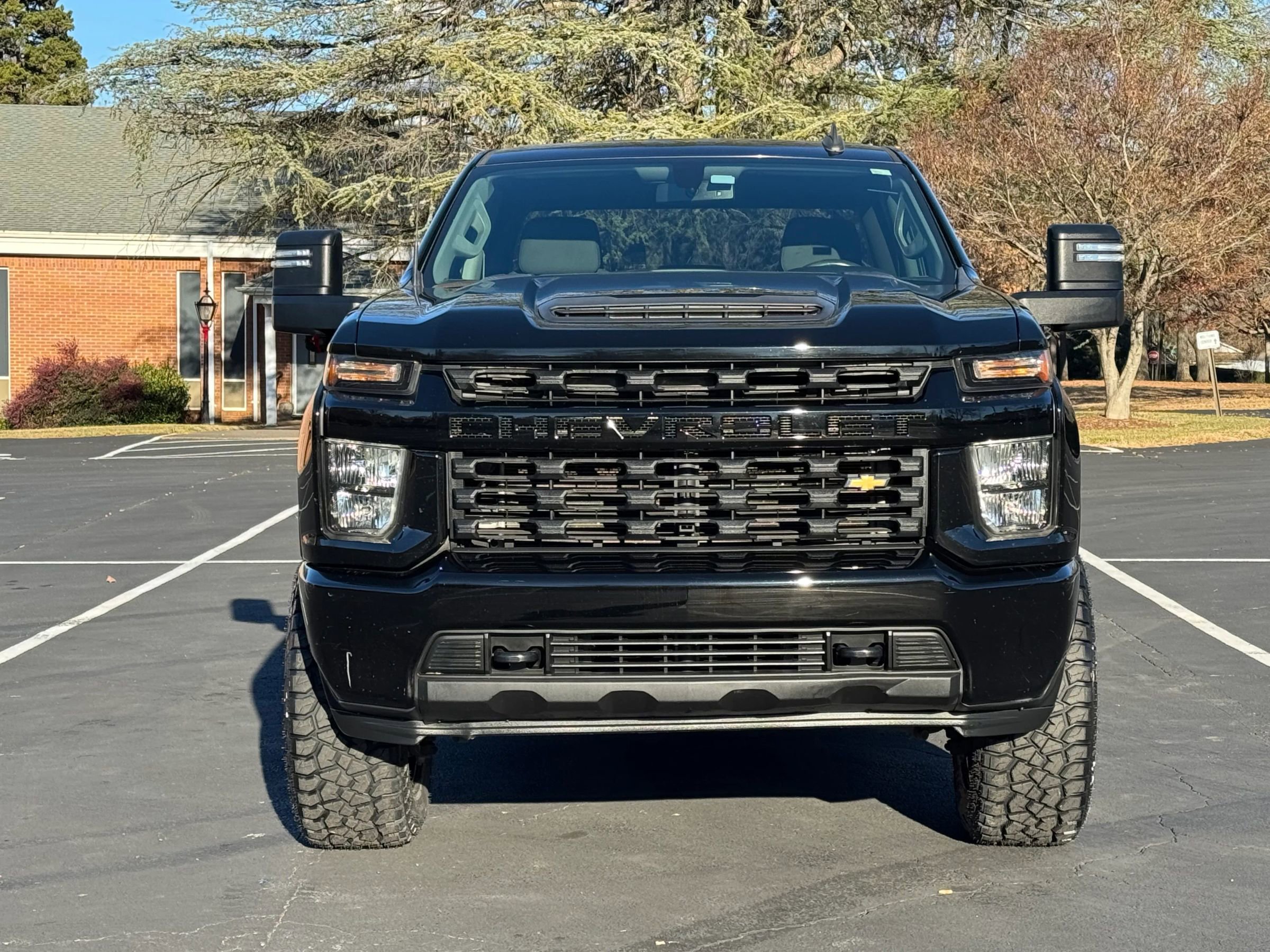 Used 2021 Chevrolet Silverado 2500 Custom w/ Custom Value Package image 3