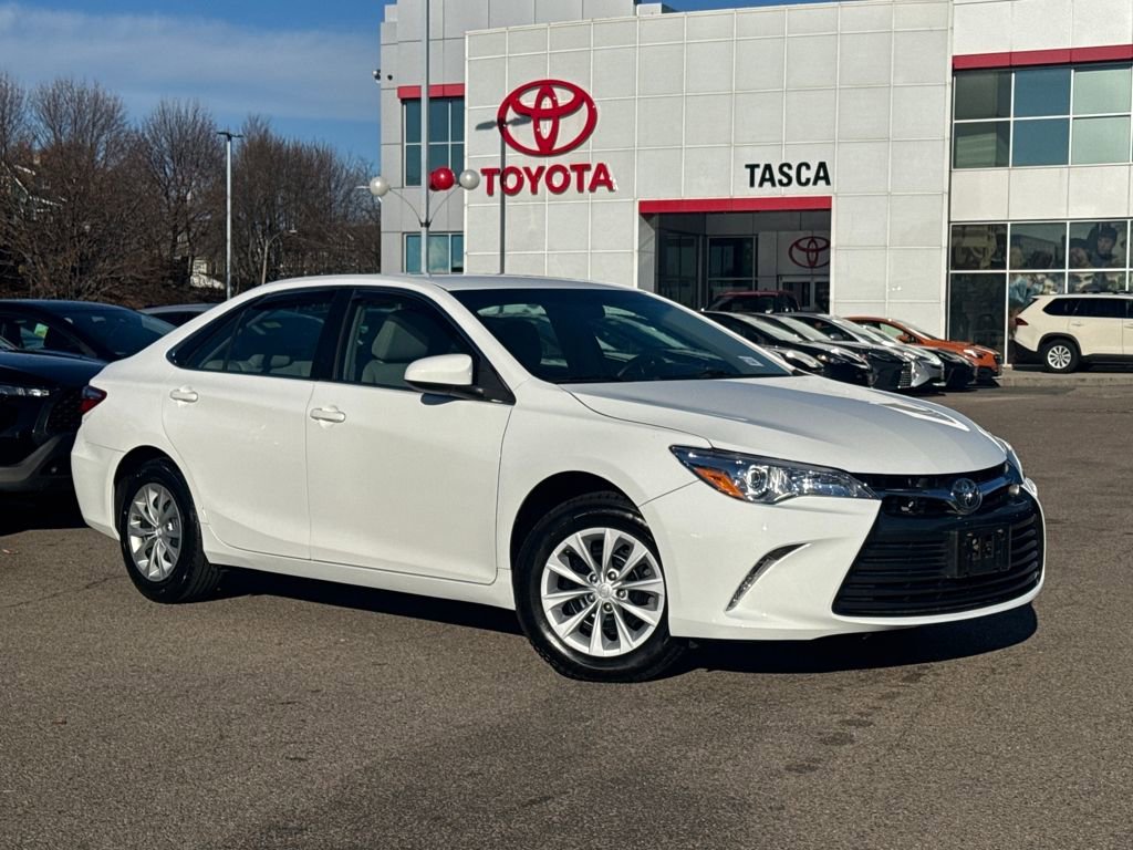 Used 2017 Toyota Camry LE image 1