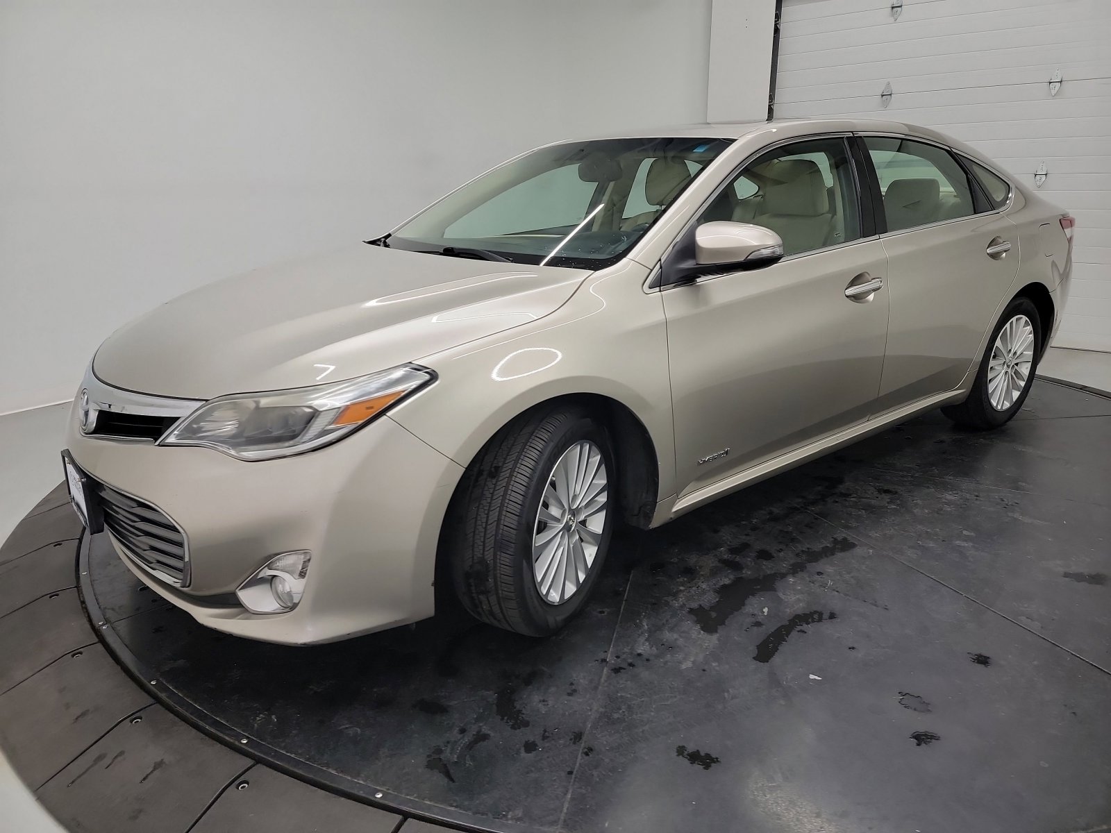 Used 2014 Toyota Avalon Limited image 3