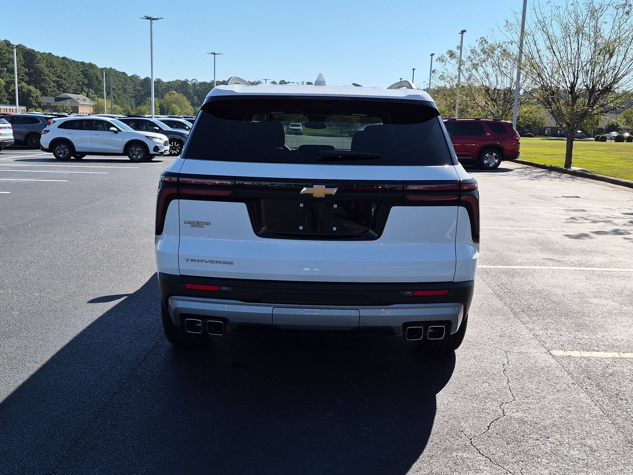 Used 2025 Chevrolet Traverse LT FWD image 4