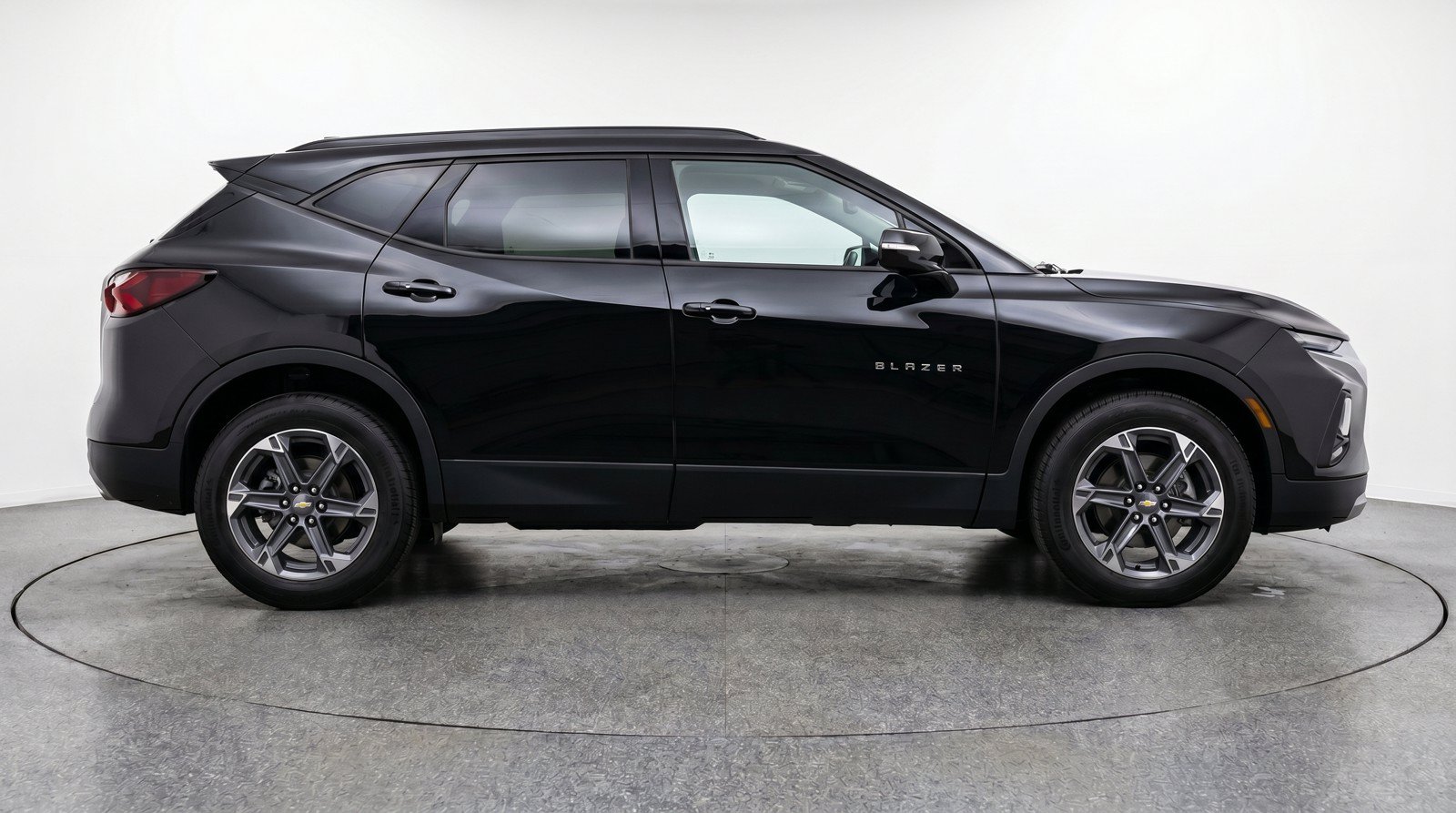 Used 2025 Chevrolet Blazer LT FWD image 11