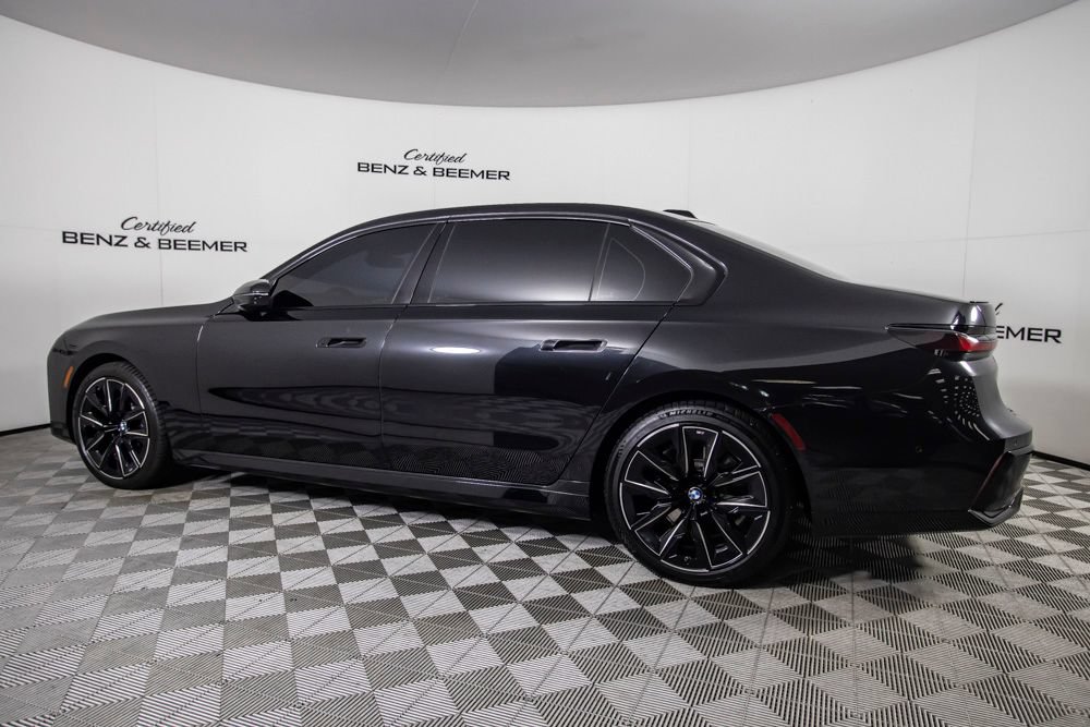 Used 2023 BMW 740i RWD image 11