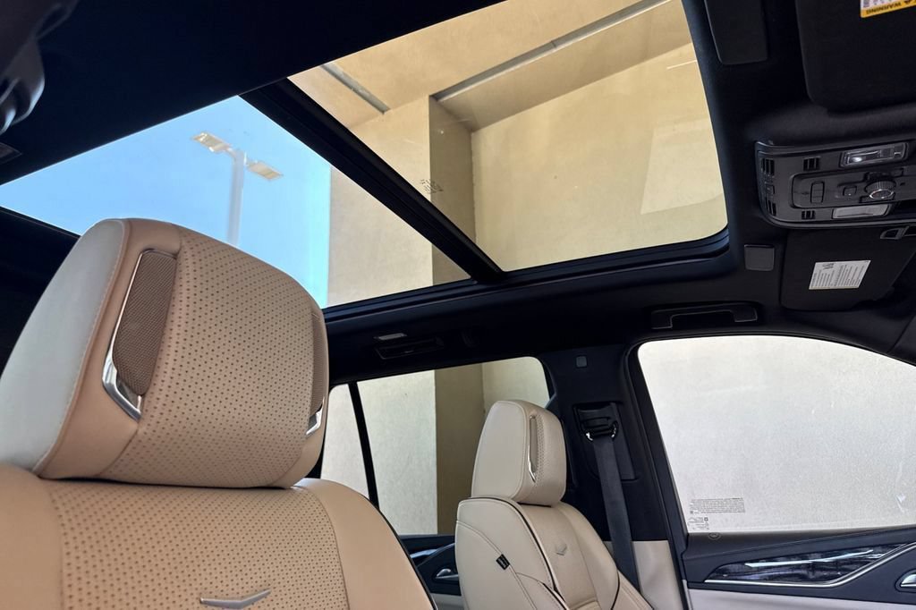 Used 2023 Cadillac Escalade Premium Luxury w/ Performance Package AWD/4WD image 20