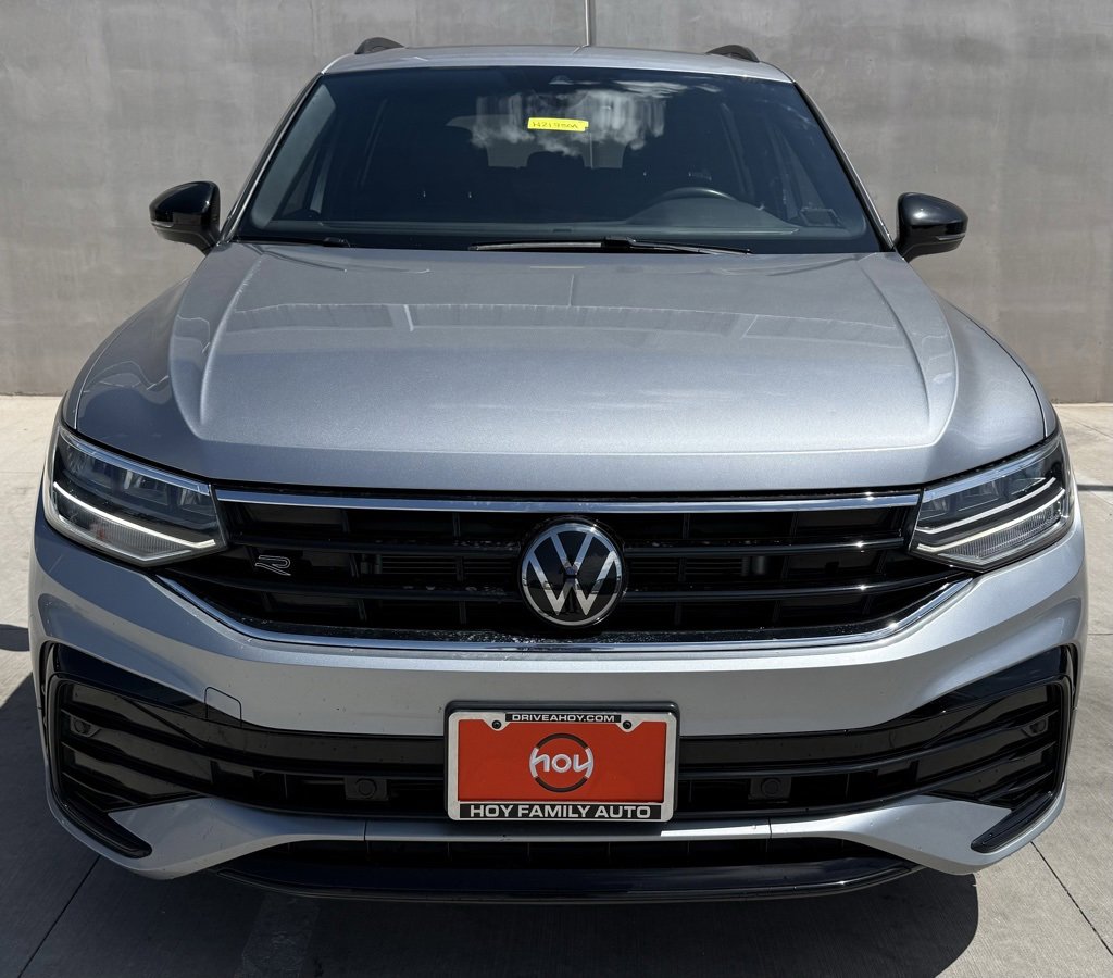 Certified 2024 Volkswagen Tiguan SE R-Line image 2