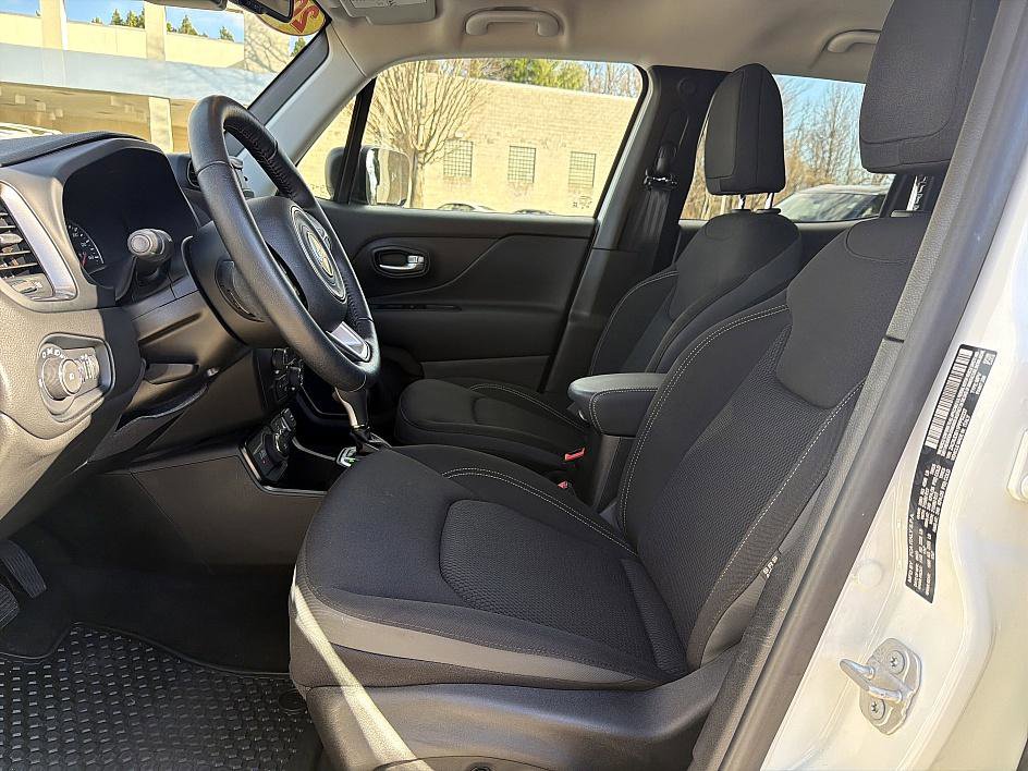 Used 2023 Jeep Renegade Latitude w/ Premium Group image 11