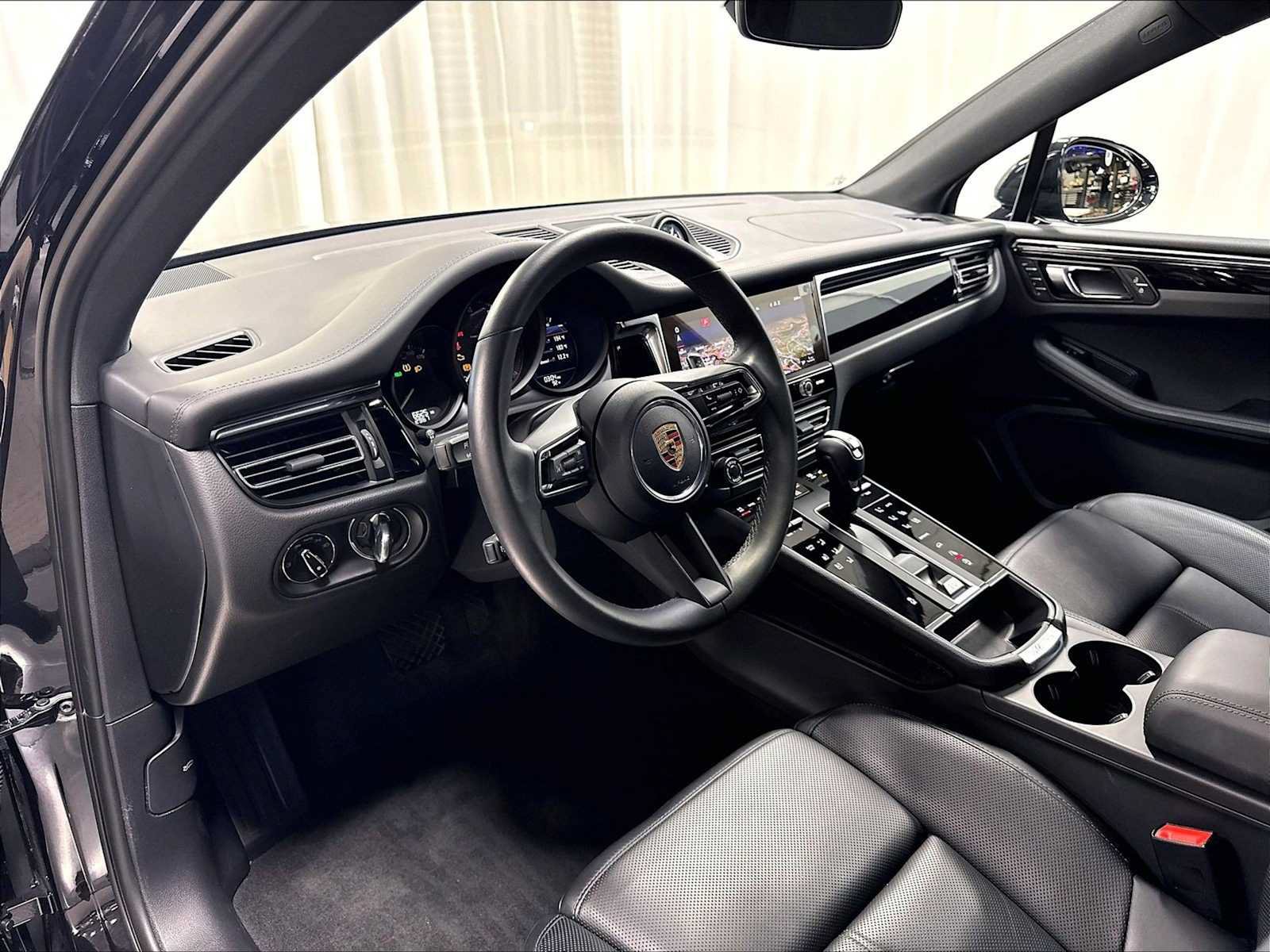 Used 2026 Porsche Macan AWD/4WD image 6