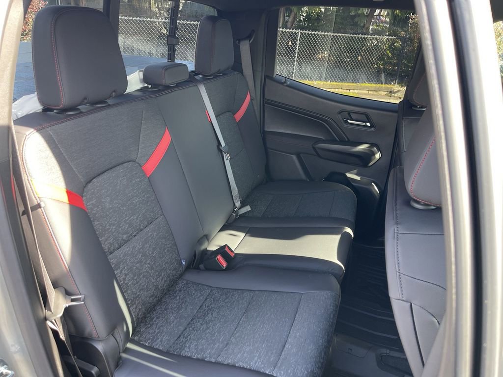 Used 2025 Chevrolet Colorado Z71 w/ Technology Package image 27