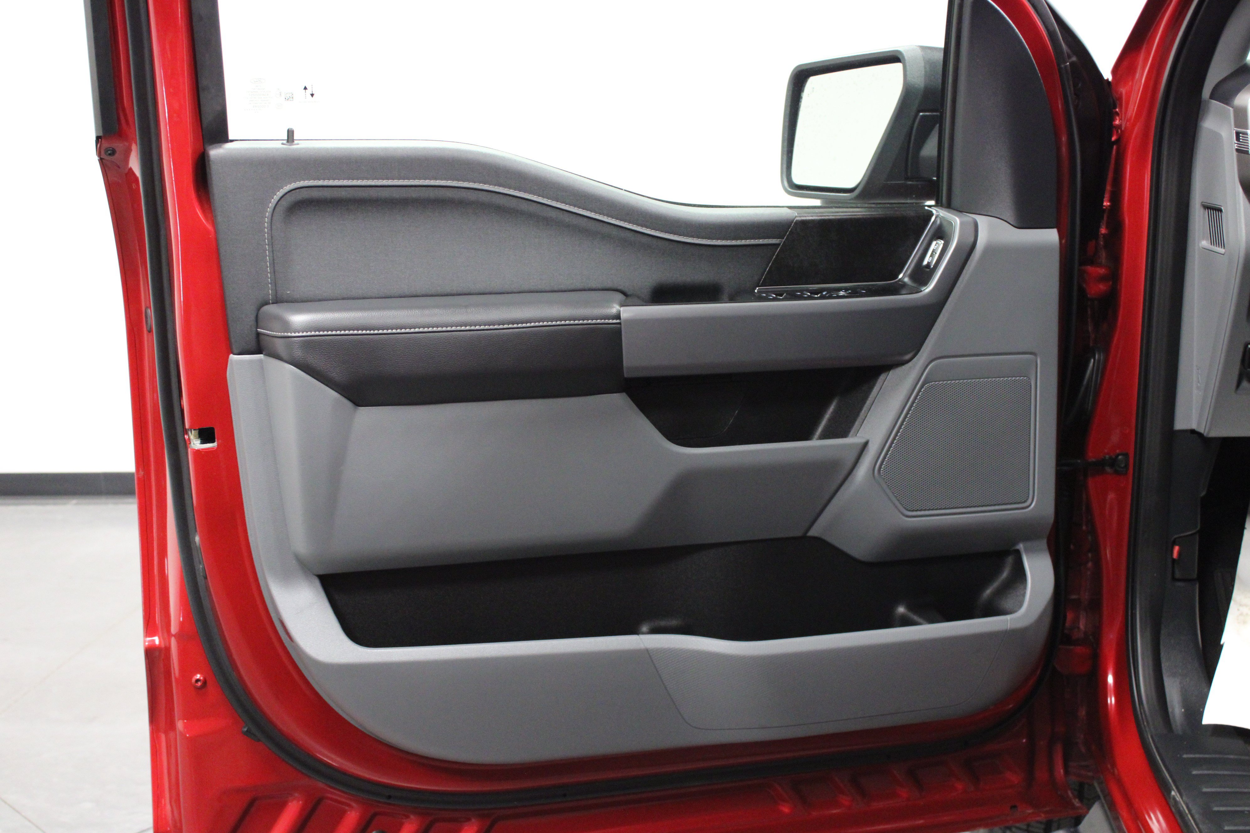 Used 2025 Ford F150 Lightning XLT AWD/4WD image 11