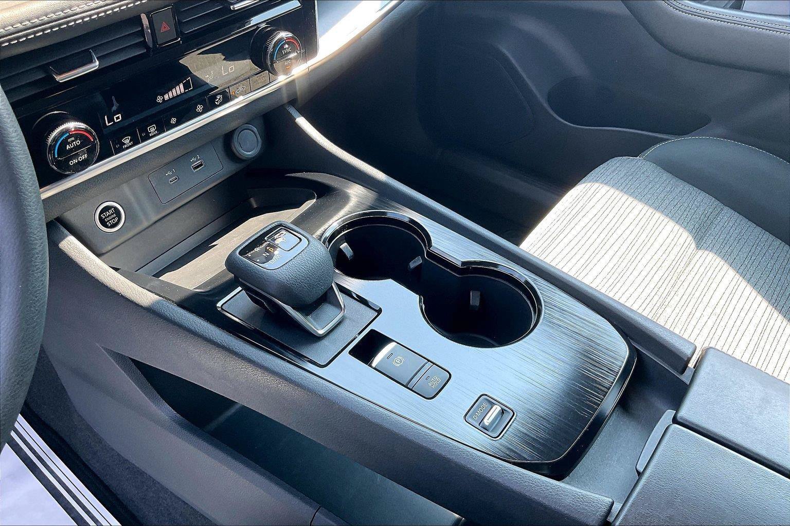 Certified 2023 Nissan Rogue SV FWD image 16