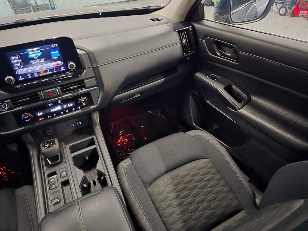 Used 2023 Nissan Pathfinder S FWD image 37