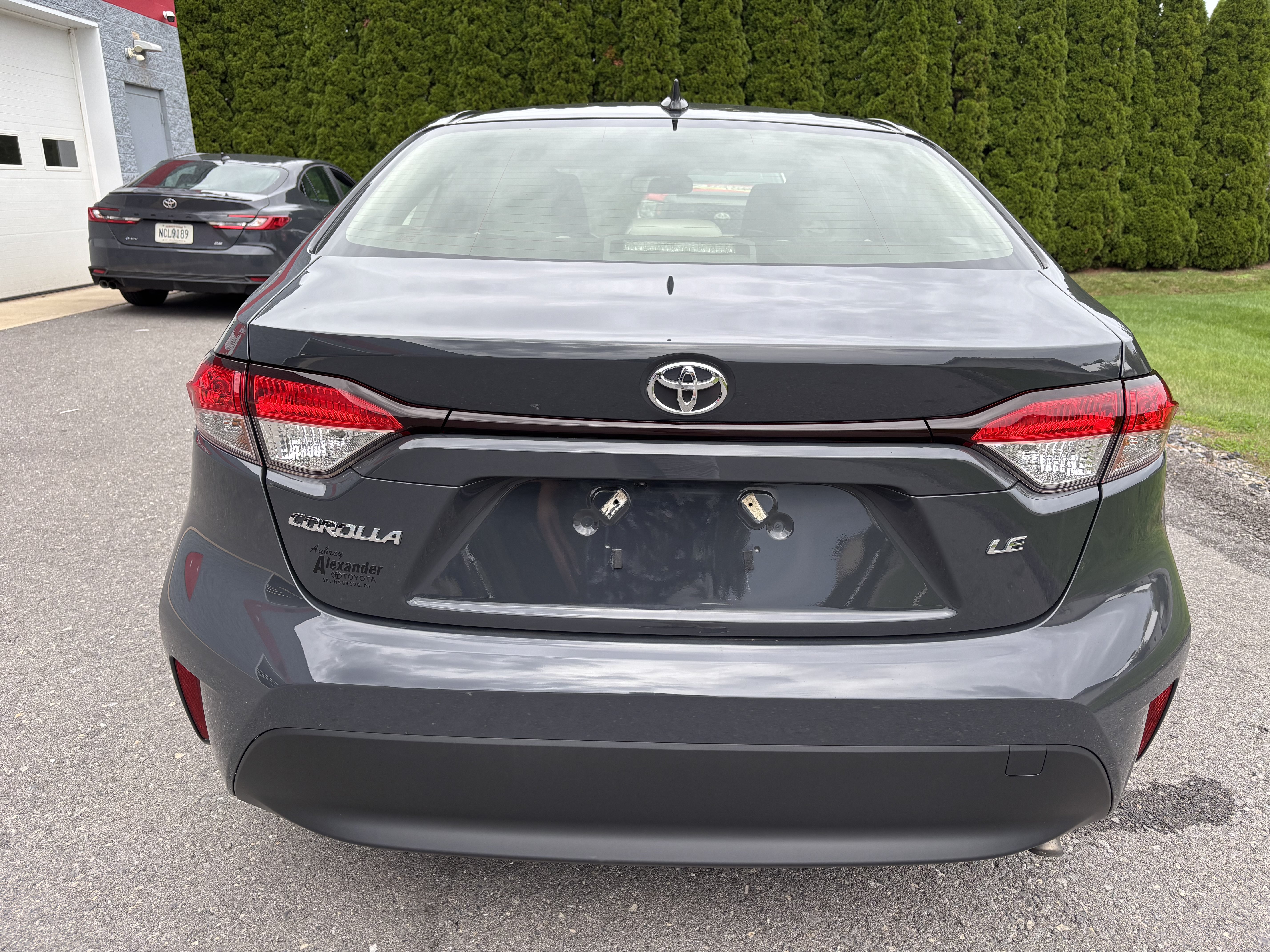 Used 2023 Toyota Corolla LE w/ Carpet Mat Package (TMS) FWD image 4