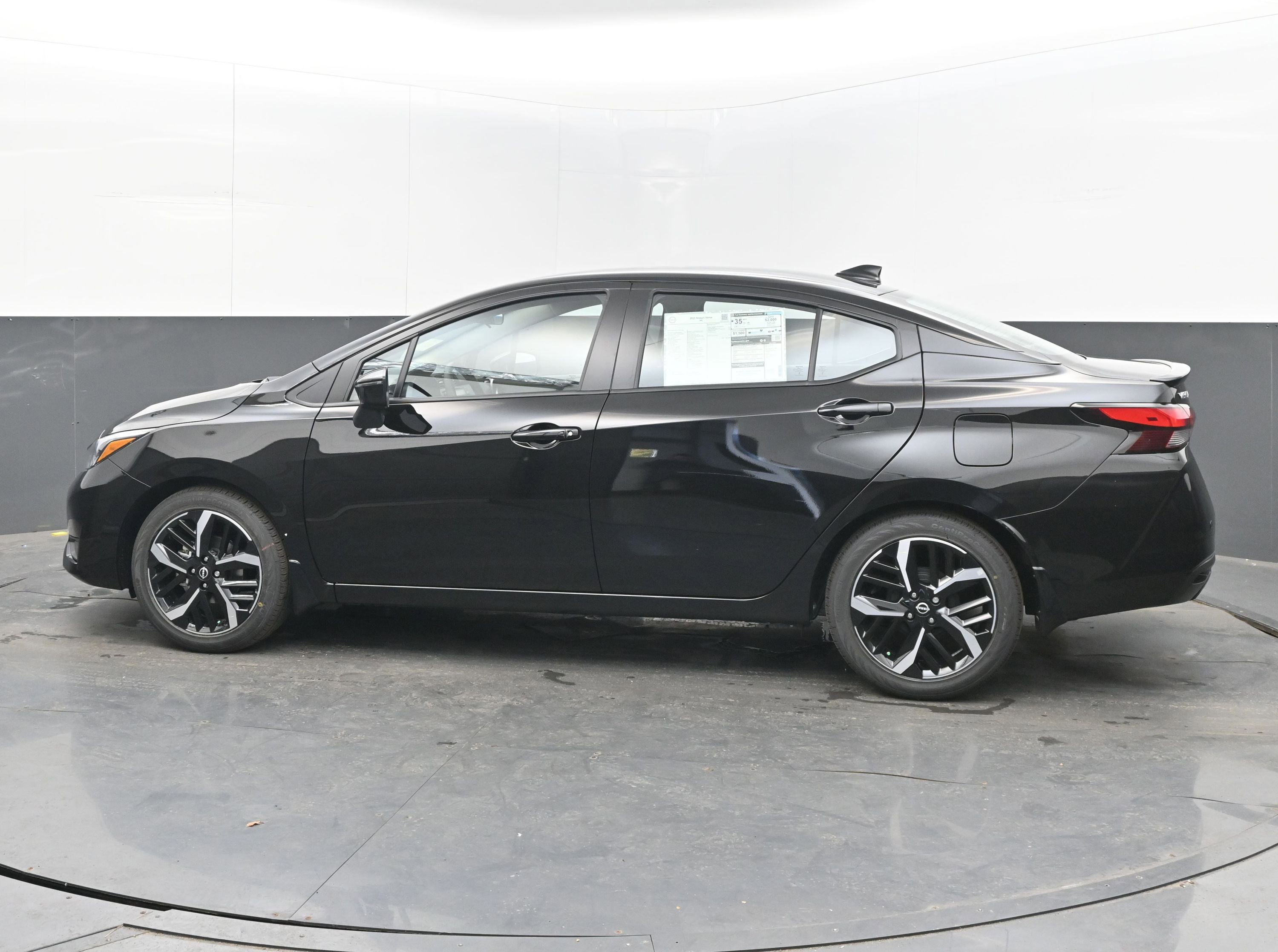 New 2025 Nissan Versa SR image 5