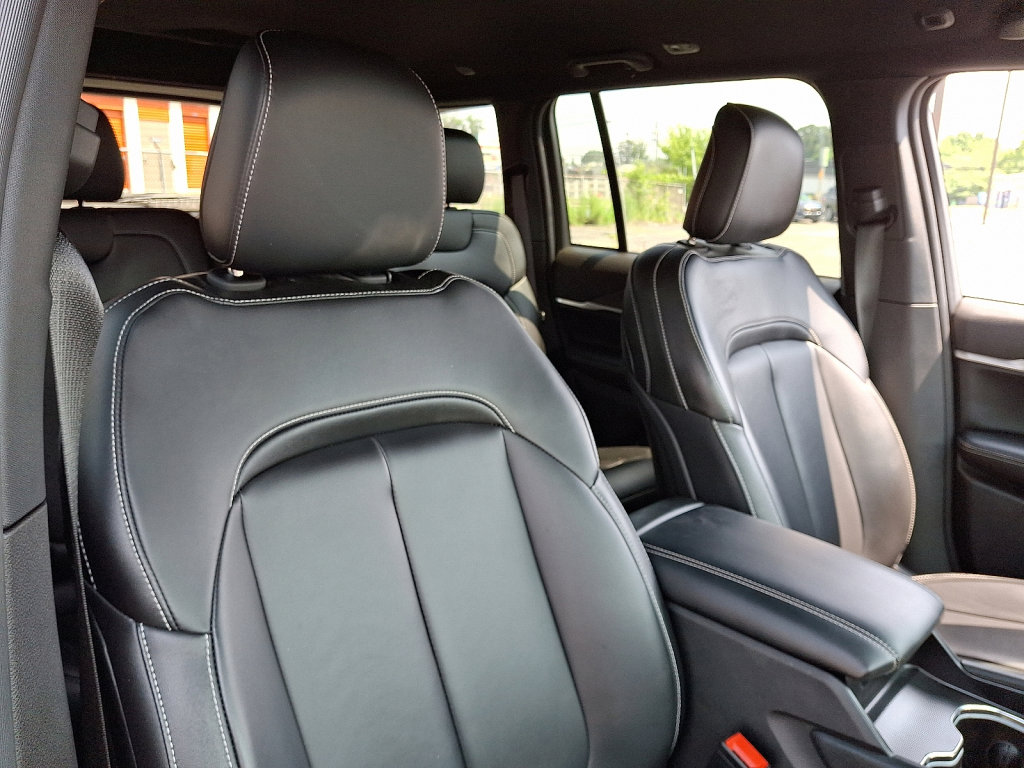 Used 2024 Jeep Grand Cherokee Limited image 13