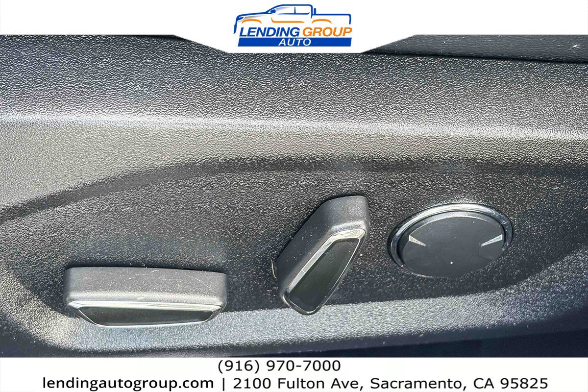 Used 2017 Ford Fusion Energi Titanium FWD image 20