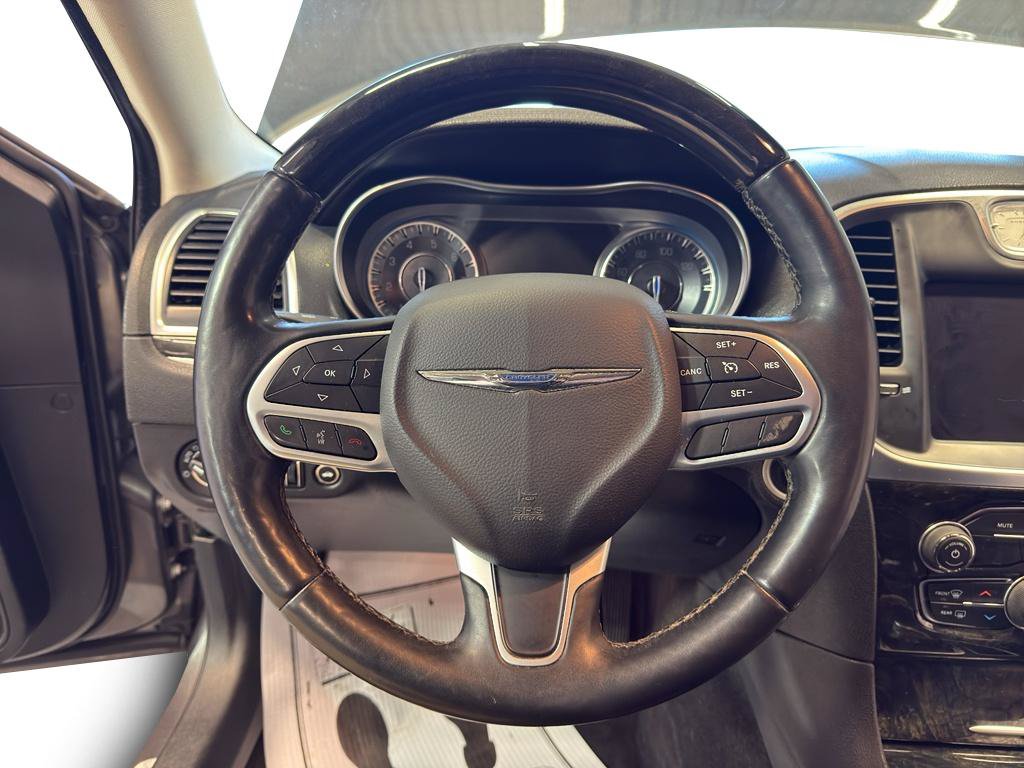 Used 2017 Chrysler 300 C AWD/4WD image 17