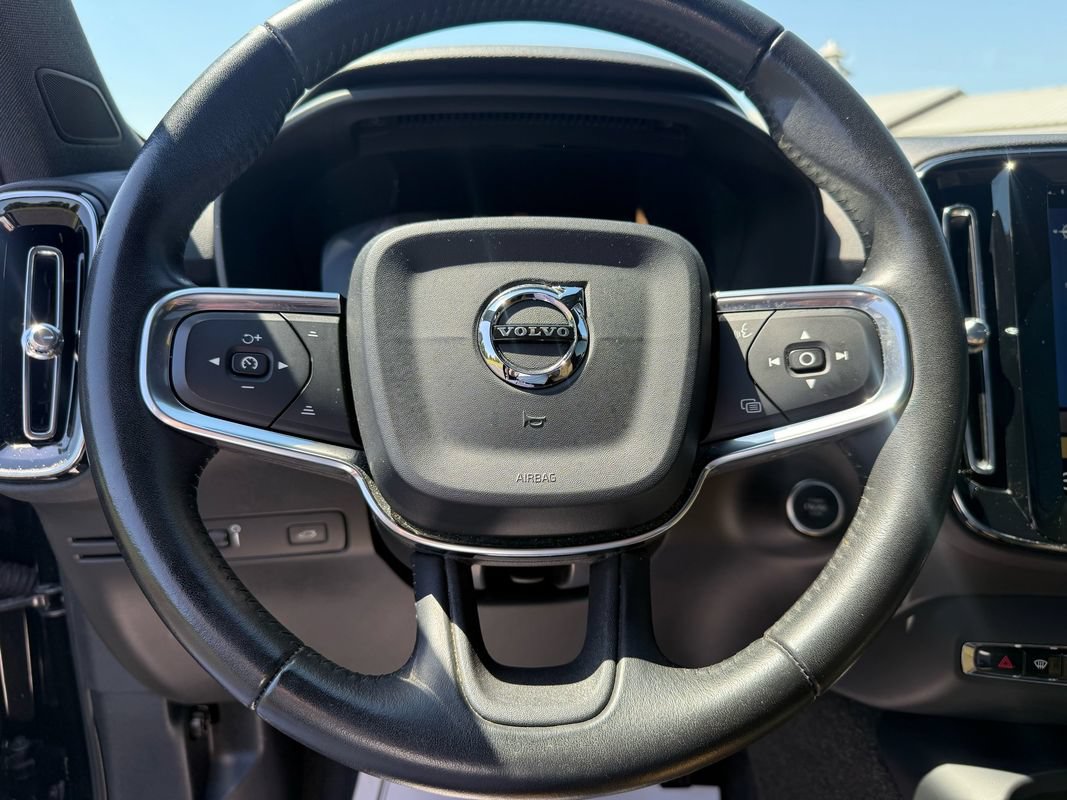 Used 2019 Volvo XC40 T5 Momentum AWD/4WD image 14