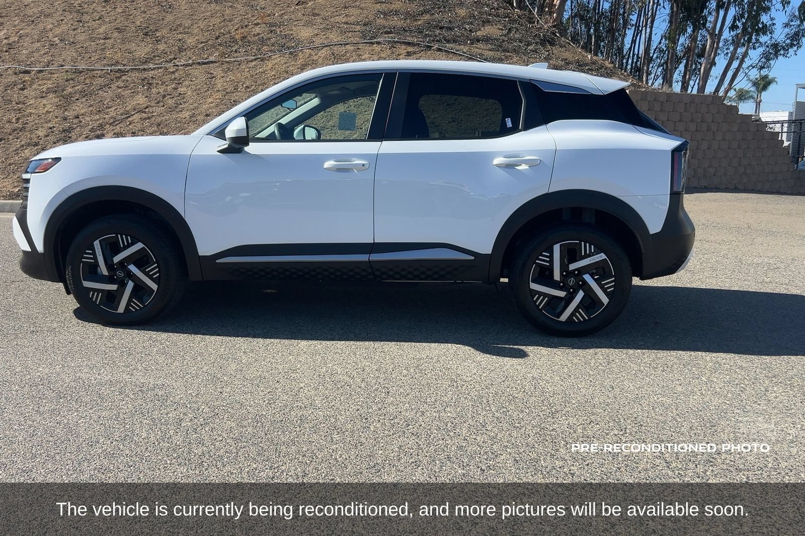 Used 2025 Nissan Kicks SV FWD image 9