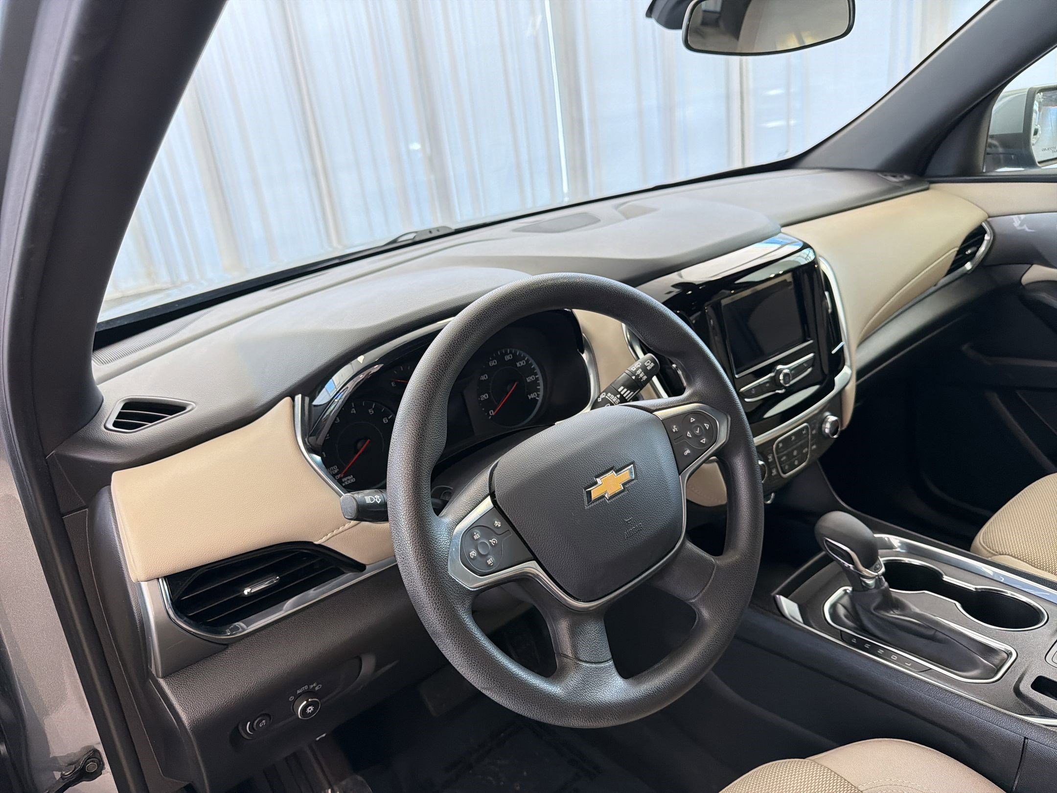 Used 2023 Chevrolet Traverse LS w/ Safety Package FWD image 4