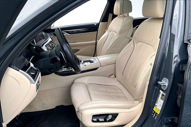 Used 2020 BMW 750i xDrive w/ Executive Package AWD/4WD image 21