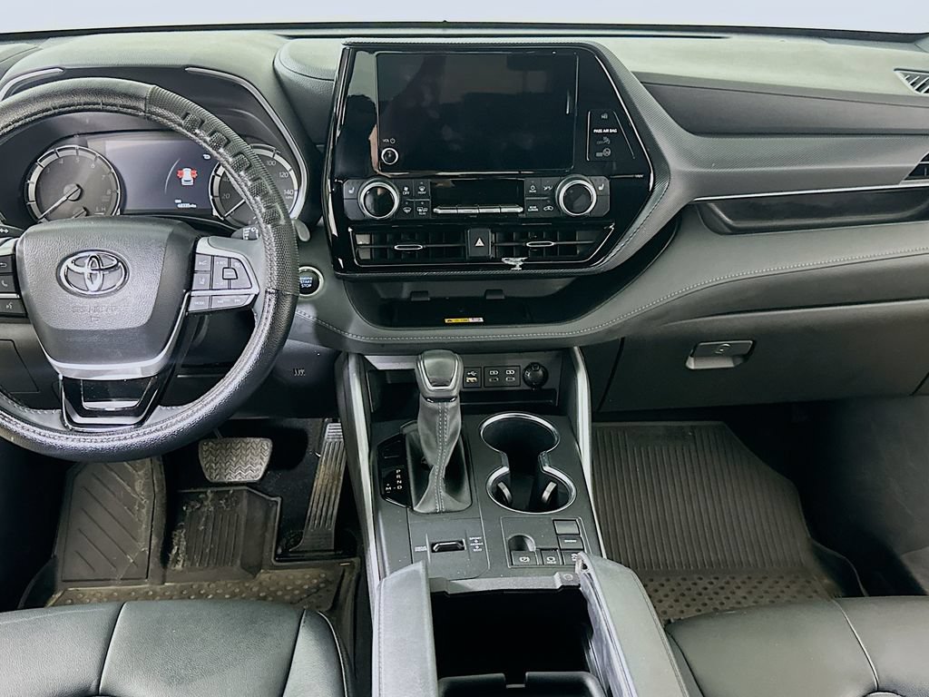 Used 2024 Toyota Highlander XSE FWD image 19