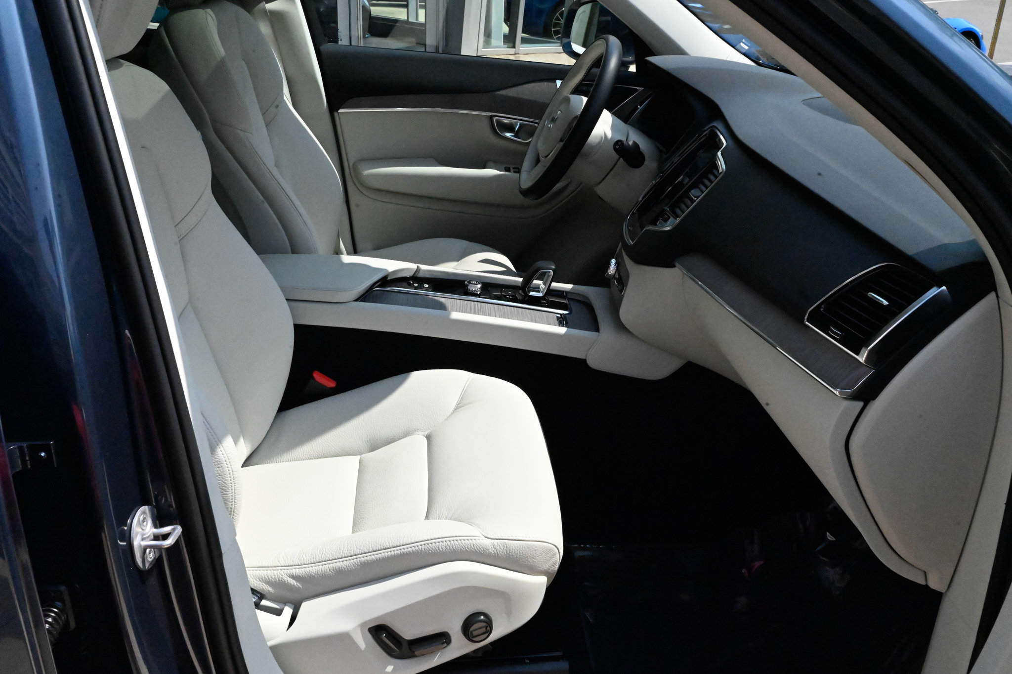 Used 2023 Volvo XC90 B6 Plus AWD/4WD image 57