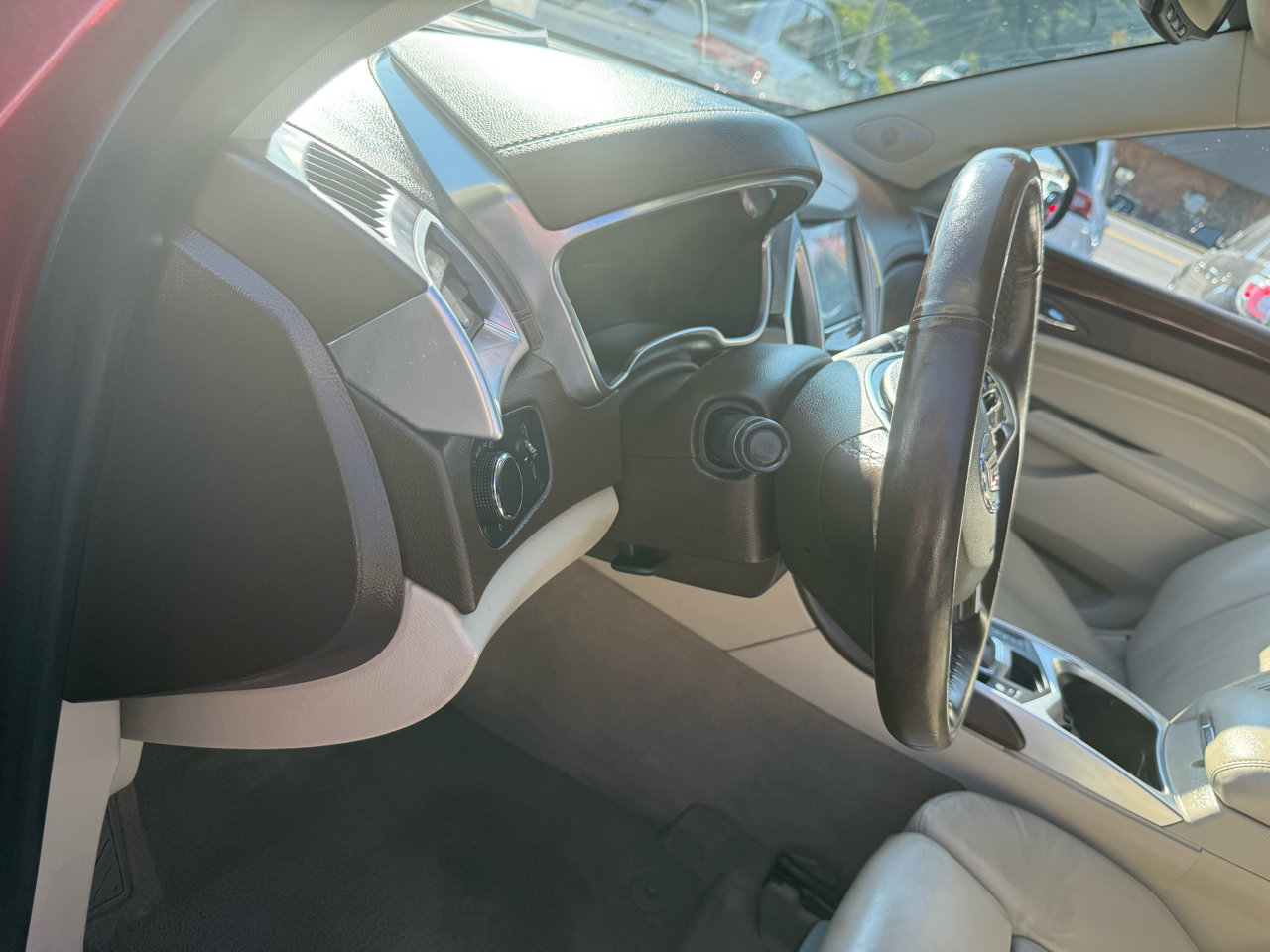 Used 2015 Cadillac SRX Luxury w/ Driver Awareness Package image 40