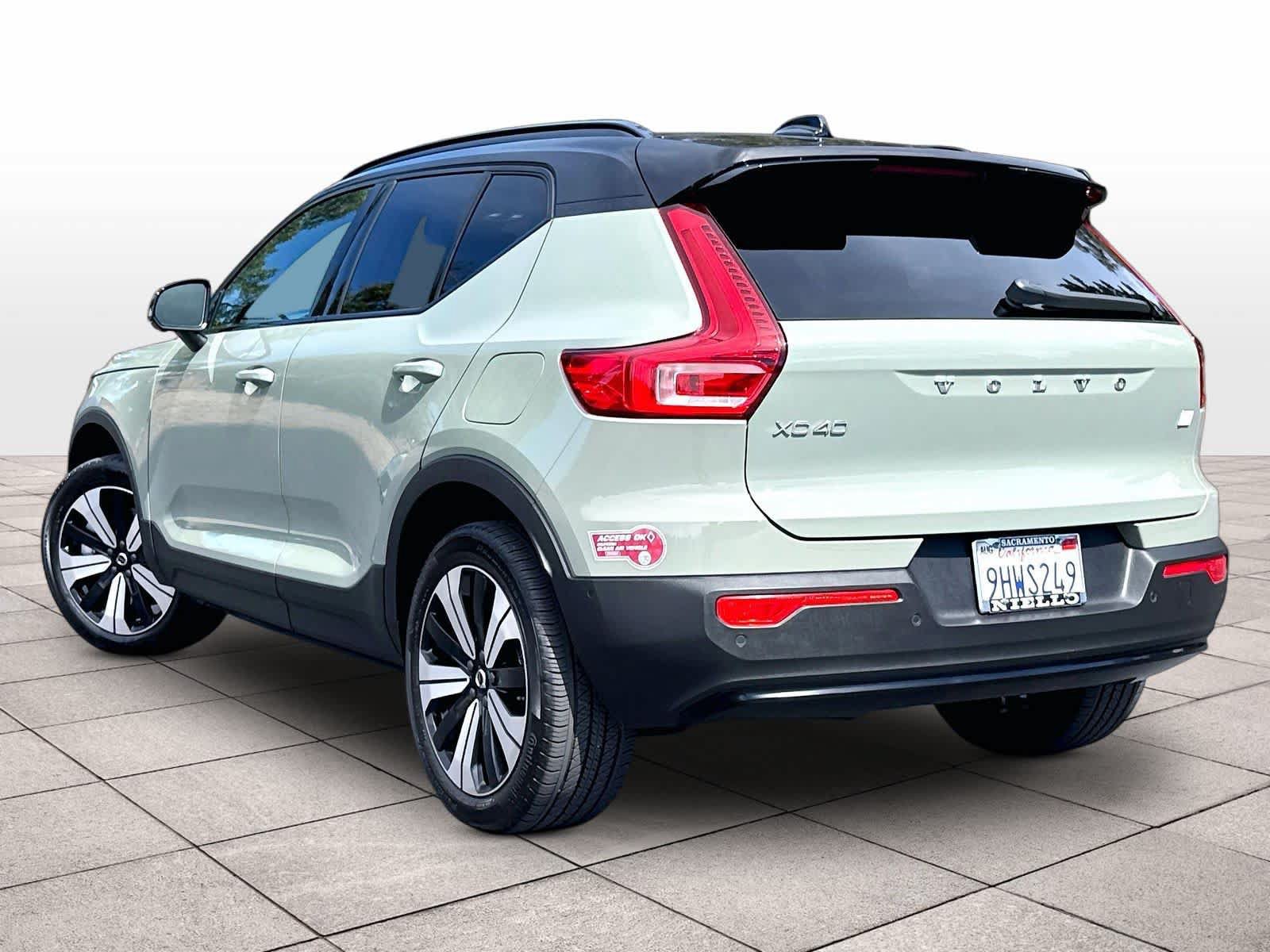 Used 2023 Volvo XC40 Recharge Plus w/ Protection Package Premier AWD/4WD image 15