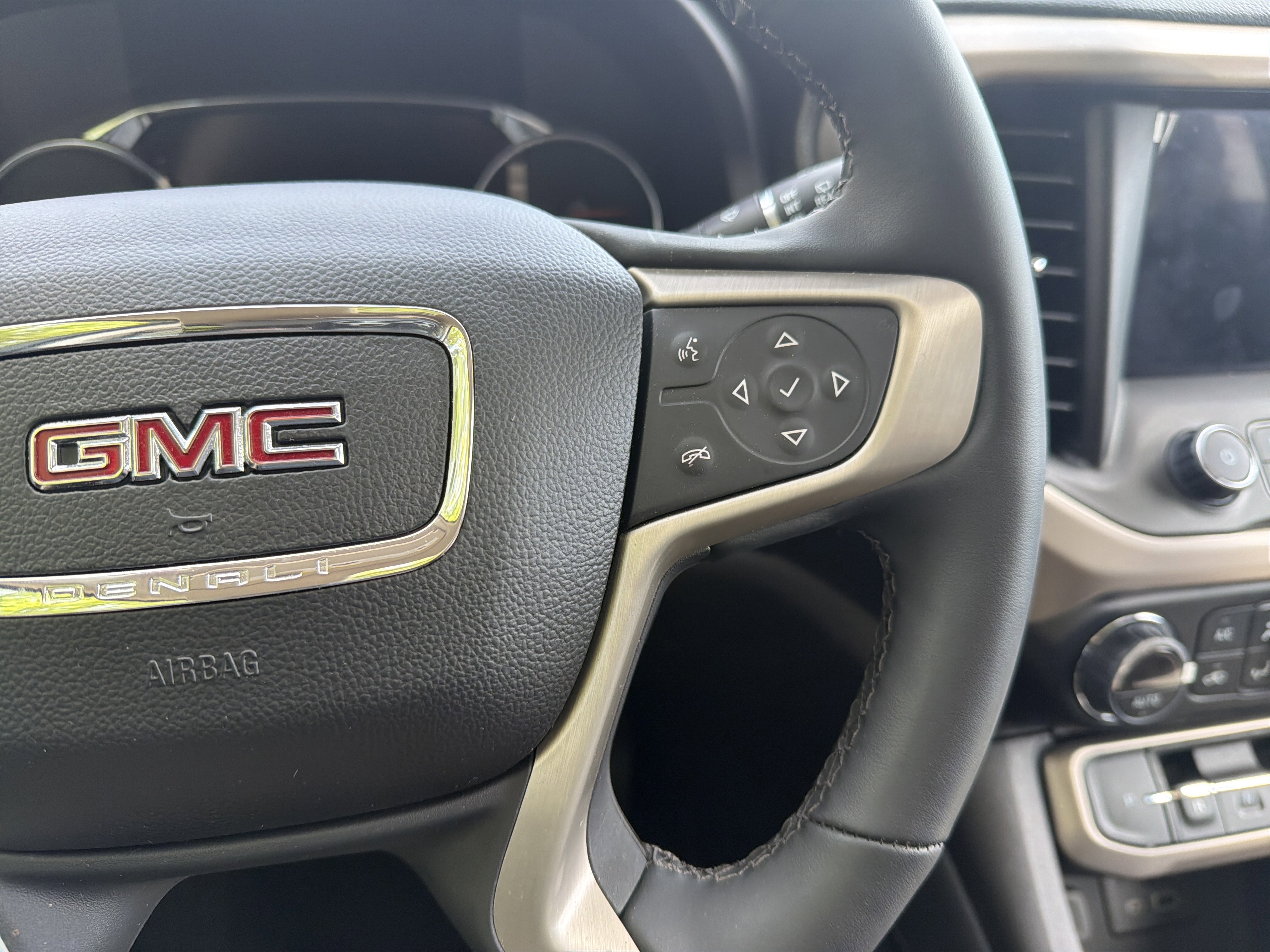 Used 2023 GMC Acadia Denali w/ Black Diamond Edition image 20