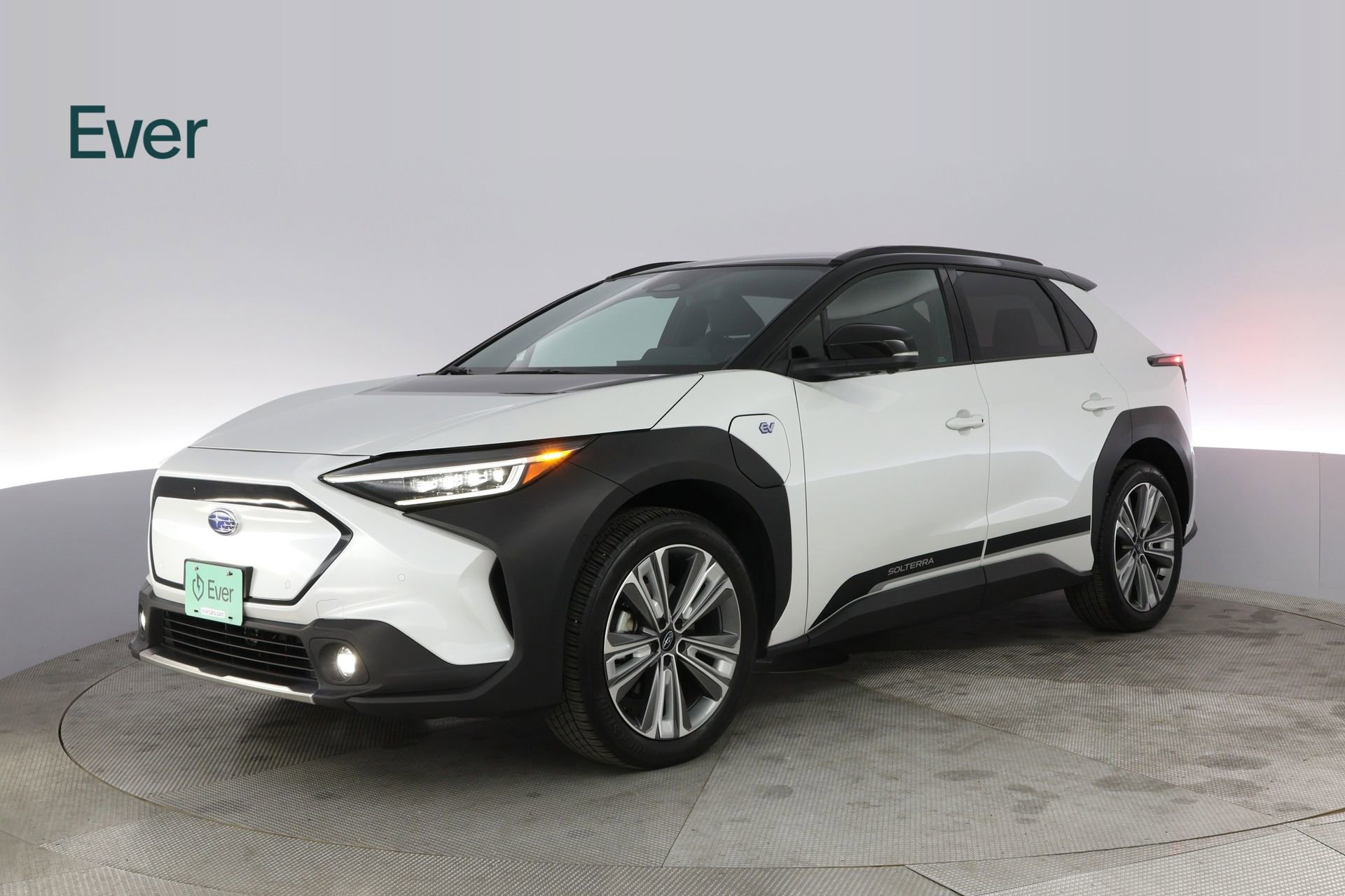 Used 2024 Subaru Solterra Touring w/ Touring Package image 2