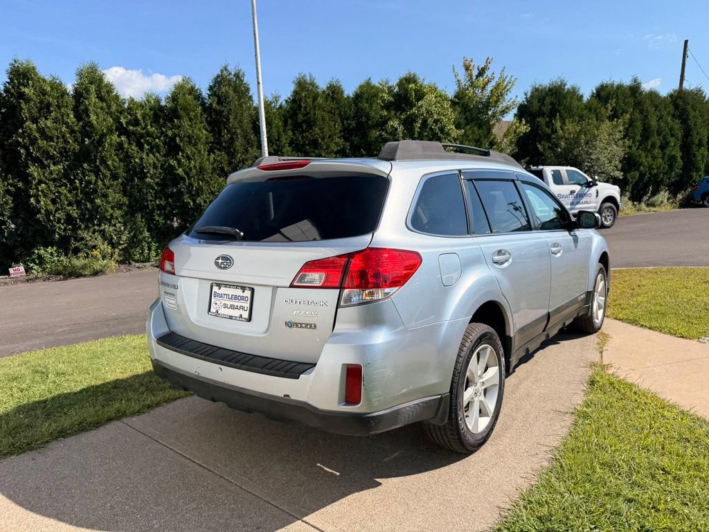 Used 2013 Subaru Outback 2.5i Premium w/ All-Weather Pkg AWD/4WD image 4