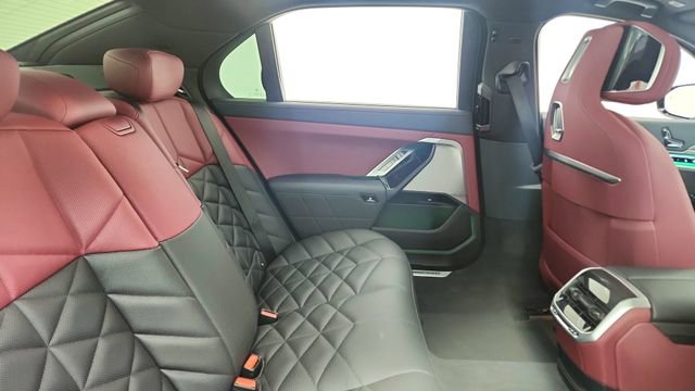 Used 2025 BMW 740i image 24