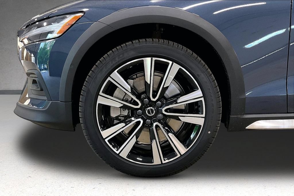 New 2026 Volvo V60 B5 Cross Country Ultra w/ Protection Package Premier AWD/4WD image 13