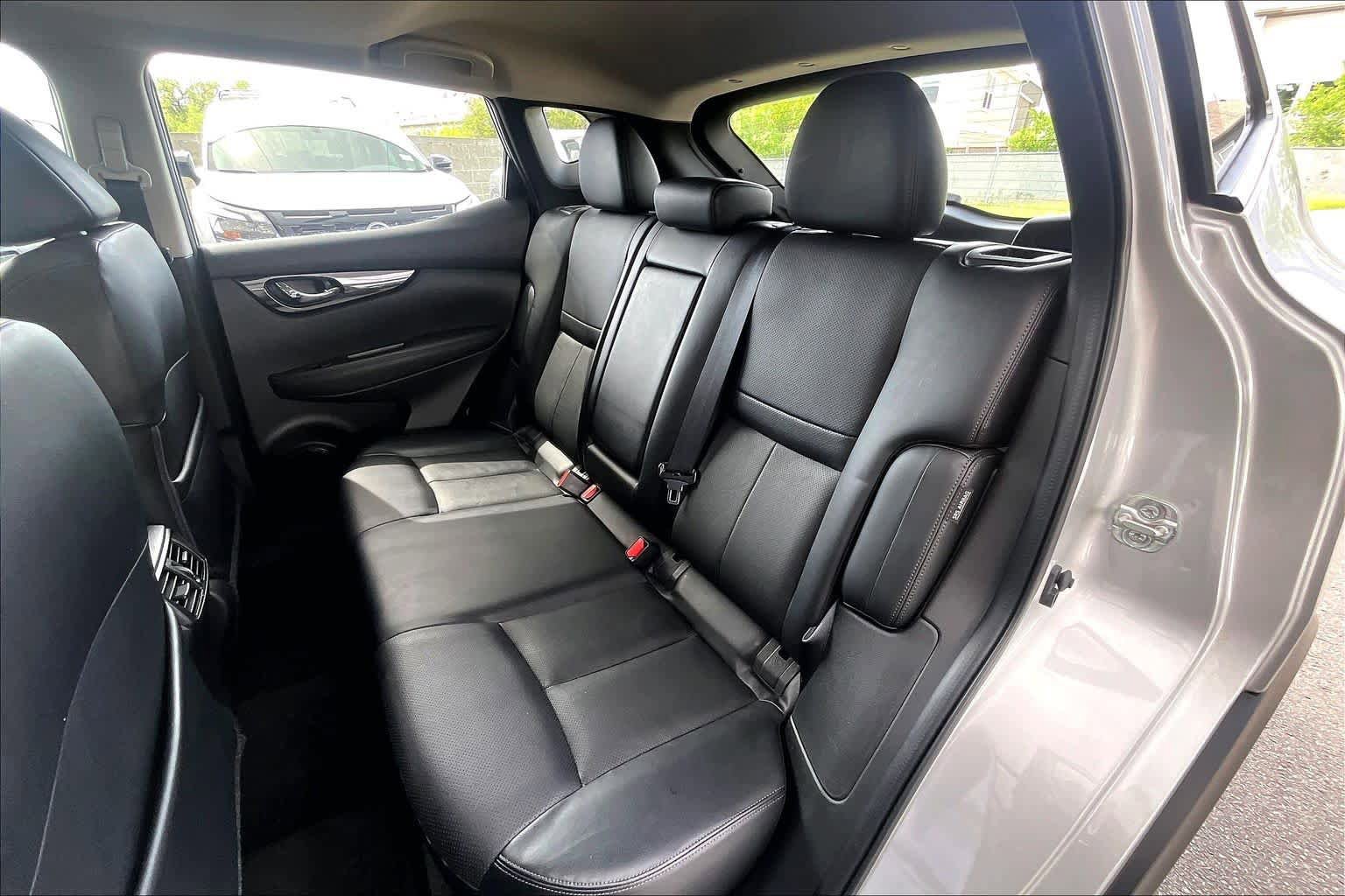 Certified 2022 Nissan Rogue Sport SL w/ Premium Package AWD/4WD image 20