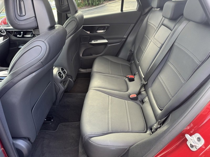 Used 2025 Mercedes-Benz GLC 350e 4MATIC image 40