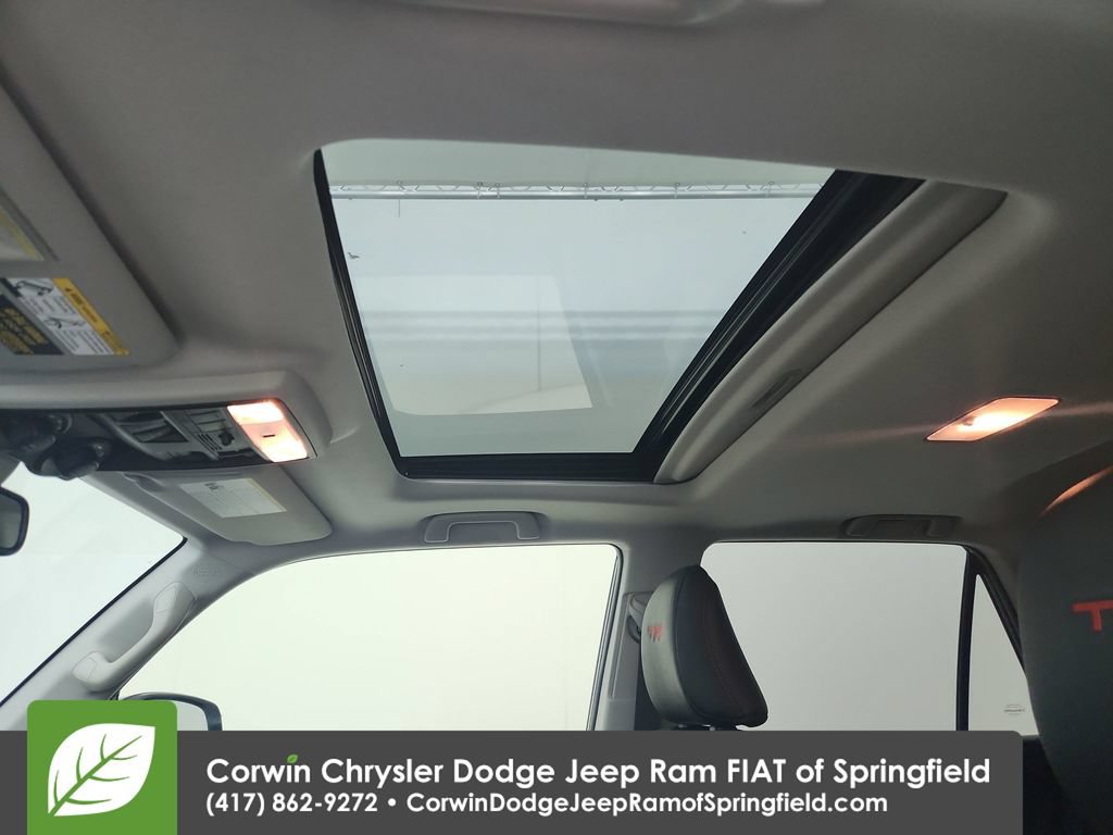 Used 2020 Toyota 4Runner TRD Off-Road Premium w/ Moonroof Package AWD/4WD image 31