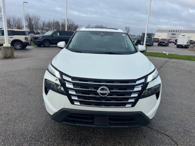 Used 2024 Nissan Rogue SV w/ SV Premium Package image 2