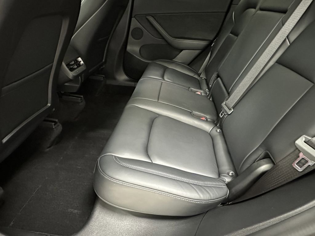 Used 2021 Tesla Model Y Long Range image 23