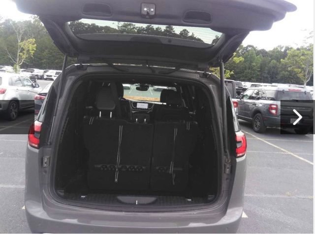 Used 2025 Chrysler Pacifica Select FWD image 6