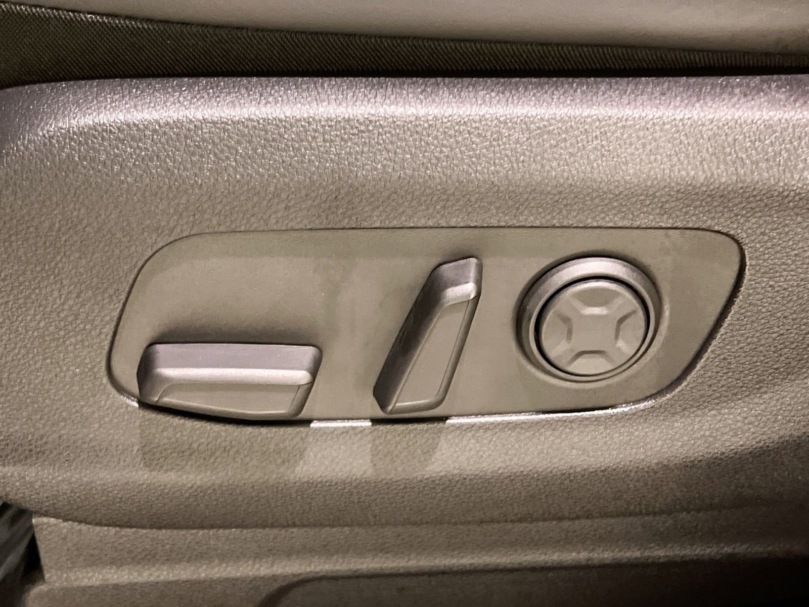Used 2023 Kia Carnival SX image 24