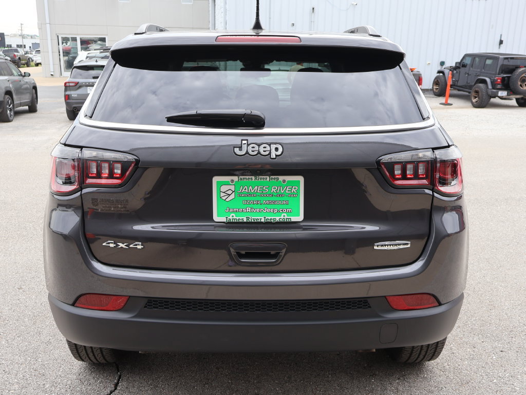 Used 2024 Jeep Compass Latitude AWD/4WD image 4