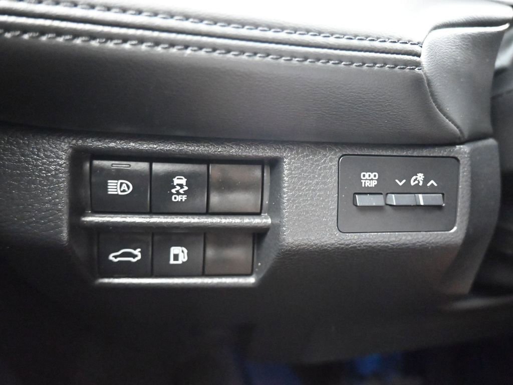 Used 2022 Toyota Avalon XLE w/ Moonroof Package image 26