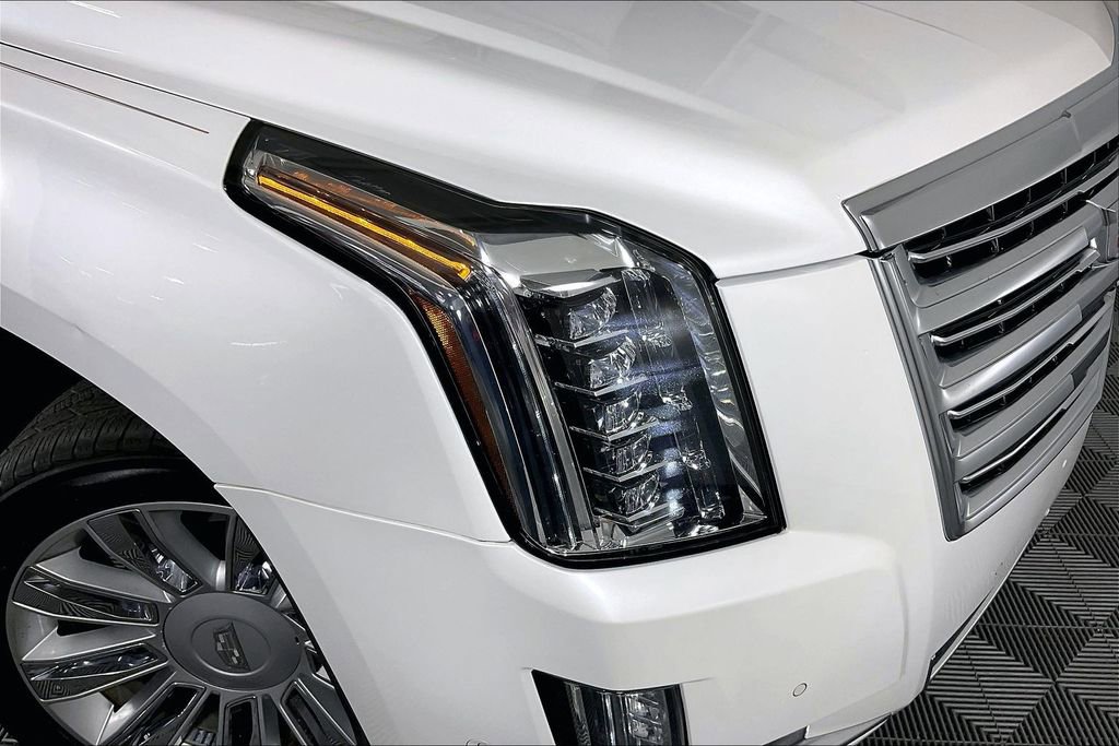 Used 2017 Cadillac Escalade Platinum image 42