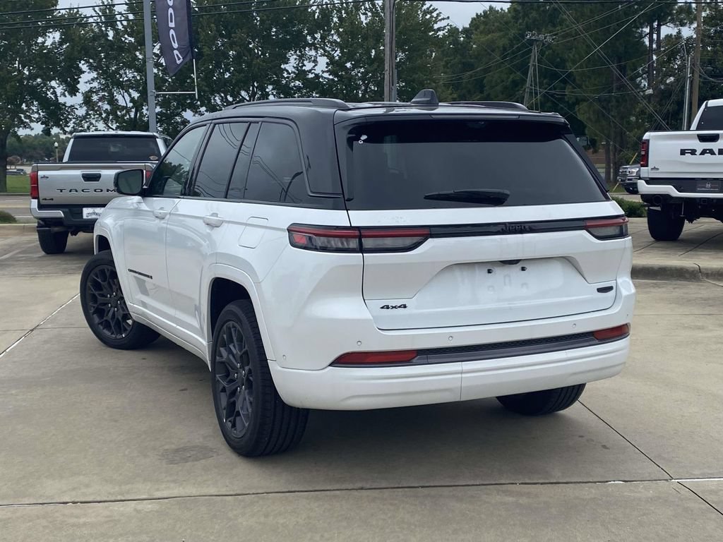 New 2026 Jeep Grand Cherokee Summit w/ Obsidian Package AWD/4WD image 4