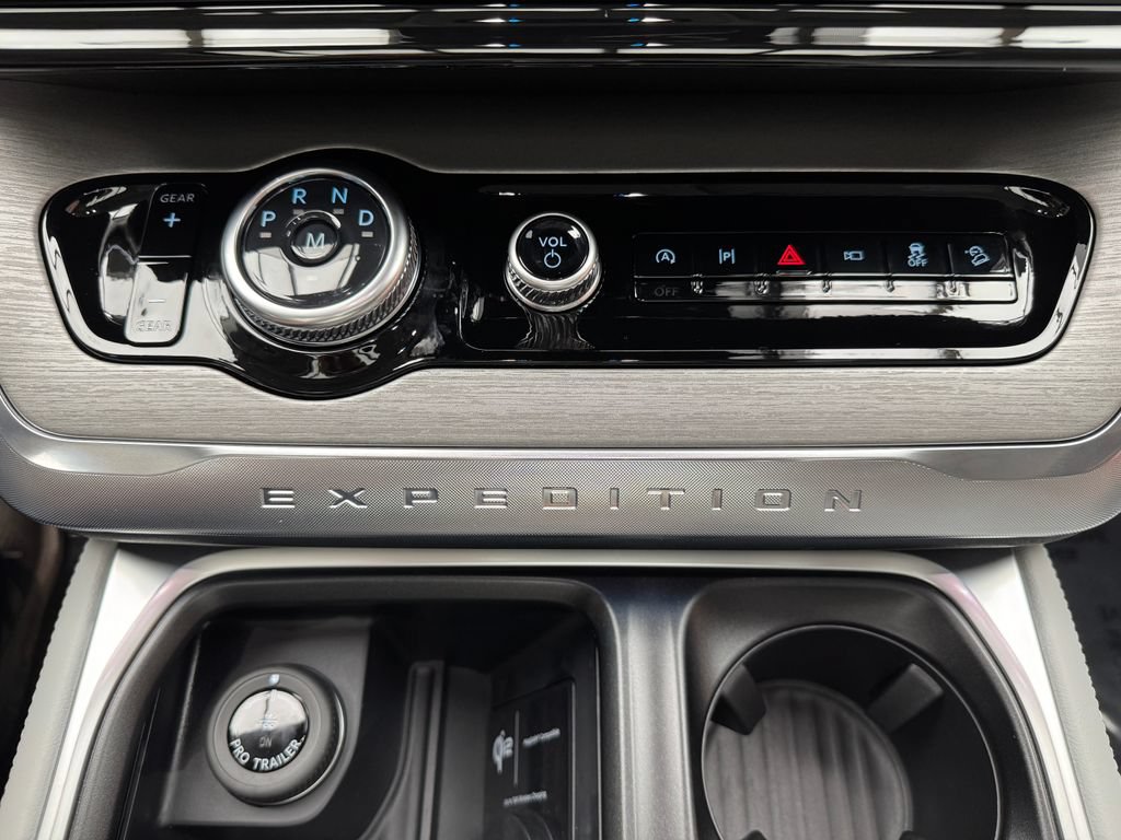 New 2027 Ford Expedition Platinum w/ Platinum Ultimate Package AWD/4WD image 23