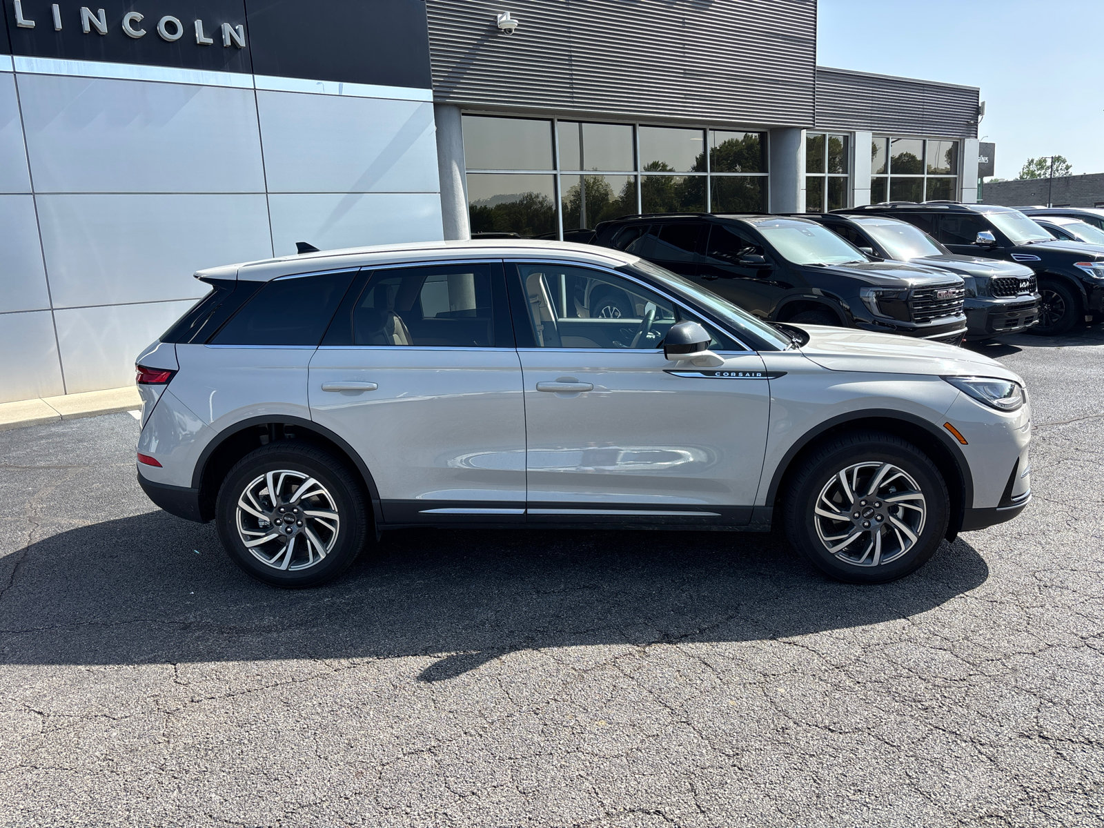 Certified 2023 Lincoln Corsair AWD w/ Rear Removable Package Tray image 8