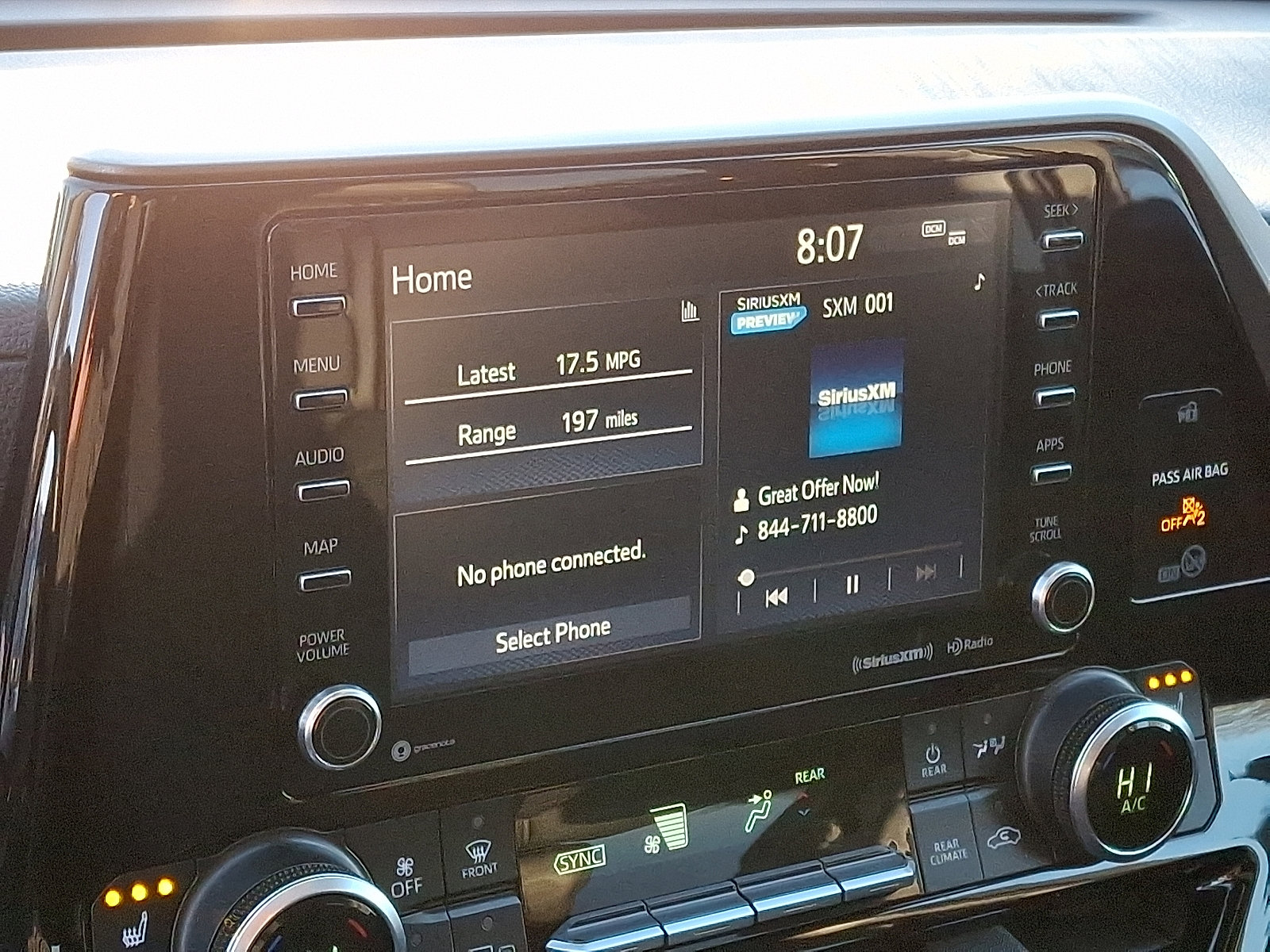 Used 2020 Toyota Highlander XLE image 24